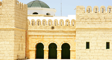 Fachada de la estación marítima de La Goulette, Túnez