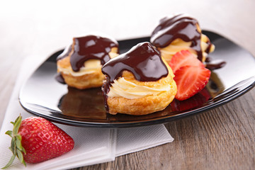 profiterole with chocolate sauce