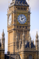Fototapeta na wymiar Big Ben in London with clouds background