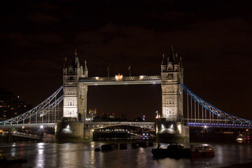 Tower bridge in London, England at night