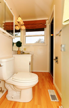 Small Bathroom With Window