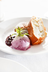 apple cake with ice cream