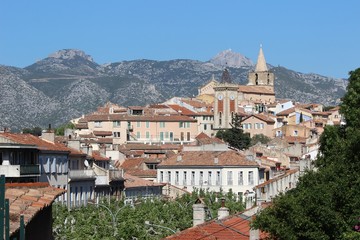 Centre ancien d'Aubagne et Montagne de la Sainte-Baume