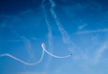 Low angle view of an airplane performing airshow - obrazy, fototapety, plakaty