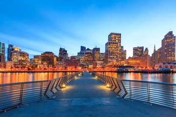 Fototapeta na wymiar San Francisco view from Pier 14