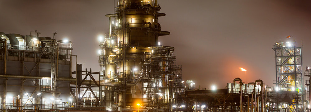 Panoramic image of a large refinery plant
