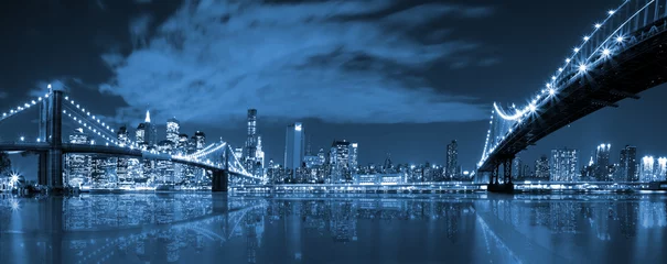 Fotobehang Brooklyn Bridge Nachtzicht op Manhattan en Brooklyn bridge