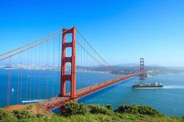 Fototapeta na wymiar Golden Gate Bridge w San Francisco
