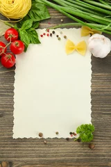 Foto auf Acrylglas Papier für Rezepte Gemüse und Gewürze auf Holztisch © Africa Studio