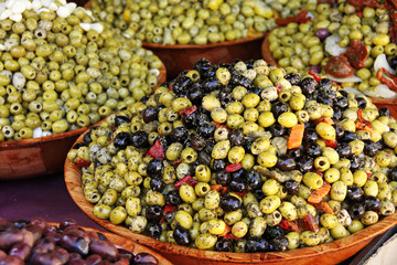 gemischte oliven