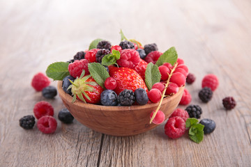 bowl of berries fruits