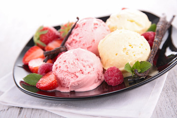 ice cream and berry