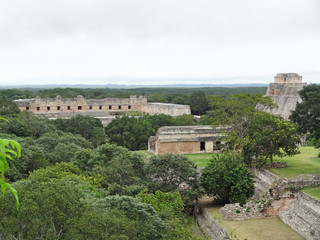 Fototapeta na wymiar mayan temple in Uxmal