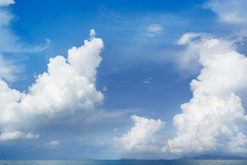 Naklejka premium Blue sky and big clouds