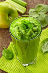 glass of green smoothie