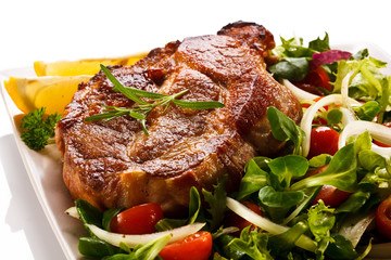 Grilled steak and vegetable salad