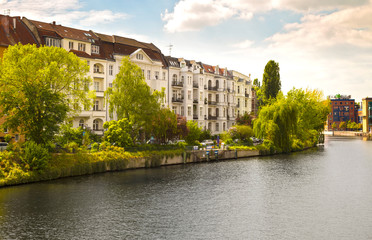 Wohnen am Spreeufer in Berlin