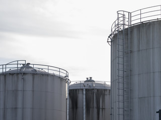 Gas storage tank