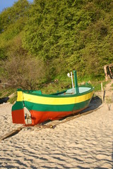 Kolorowa łódź rybacka