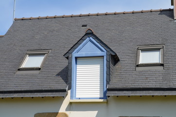 Lucarne et deux fenêtres de toit