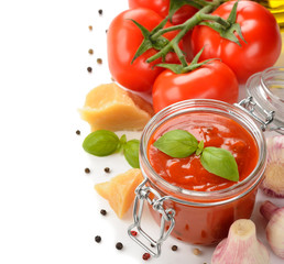 Tomato sauce with basil