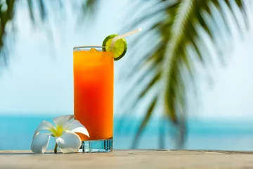 Rolgordijnen Tropical cocktail © Anton Gvozdikov