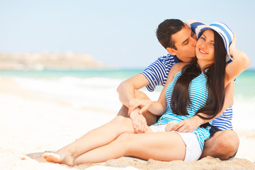 Fototapeta premium Beautiful couple kissing on the beach.