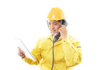 仕事に励む労働者