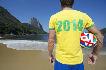Naklejka premium Brazilian Football Player 2014 Shirt International Ball