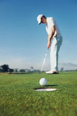 Abwaschbare Fototapete Golf Putting Golfmann