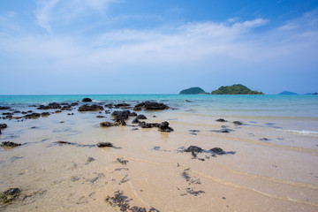 Fototapeta na wymiar view of a beach at rocky