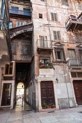 verfallende Häuser in der Altstadt von Verona