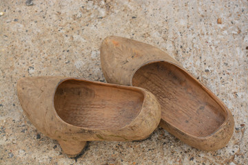 madreñas , calzado artesanal de  madera