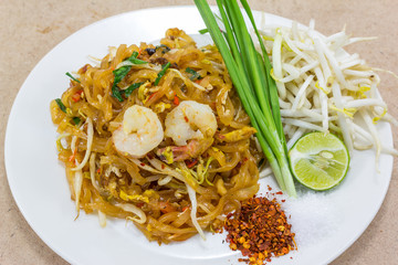 pad thai (thai food street)