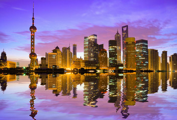Naklejka premium Shanghai skyline at dawn