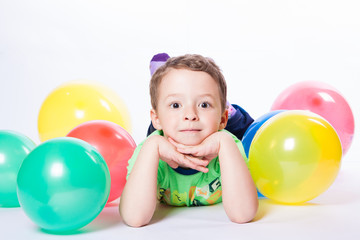 Fototapeta na wymiar boy with colorful balloons