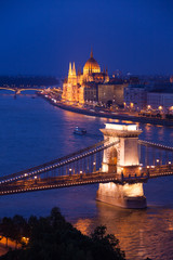 Fototapeta na wymiar Night panorama of Chain Bridge and parliament