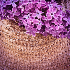 Fototapeta na wymiar straw hat with spring flowers