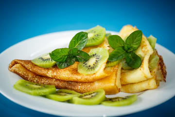 Pancakes with kiwi