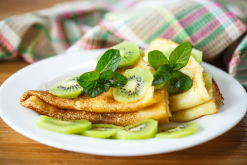Pancakes with kiwi