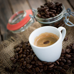 Espresso mit Espressobohne