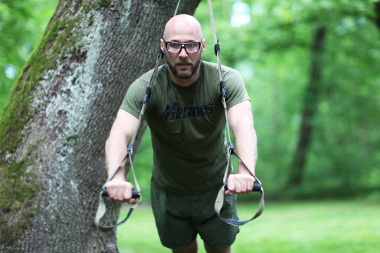 Military TRX im Park