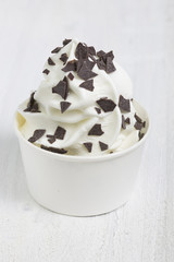 Frozen Yogurt mit Schokolade