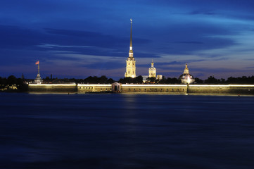 Fototapeta na wymiar Saint-Petersburg, Sceny nocne, Rosja (Sankt Peterburg)