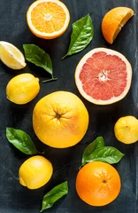 Kissenbezug Citrus fruits (lemon, grapefruit and orange) on black © pinkyone