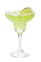 Fototapeten Klassischer Margarita-Cocktail mit Limettenscheibe und salzigem Rand © karandaev