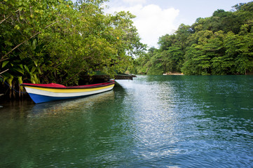 Fototapeta na wymiar yahct w Jamaica Blue Lagoon