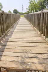 Obraz premium wooden footbridge