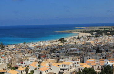 Paese affacciato sul mare