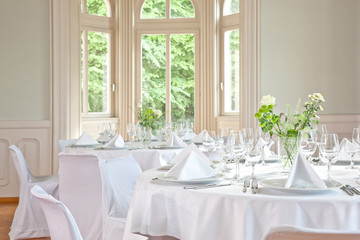 Gedeckter Tisch